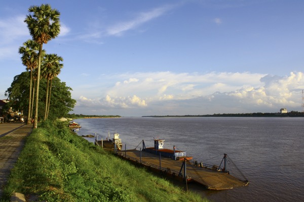 Mekong Ferry in Tha Khaek Laos