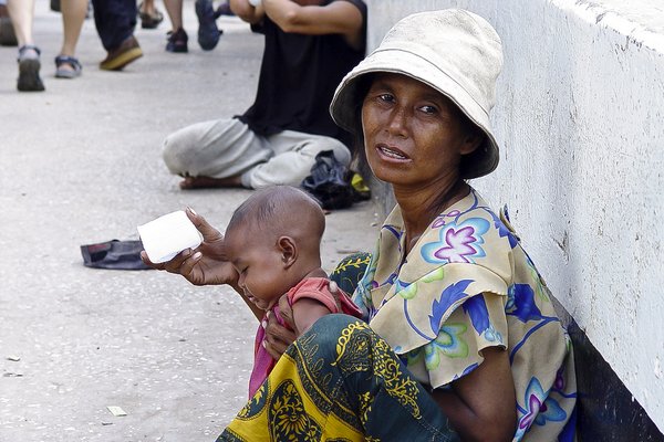 Poipet's numerous beggars are pretty much the most honest people in town. 
