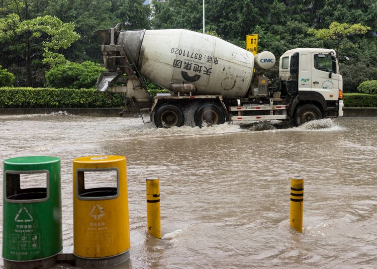 Cement truck during rainstorm in Shenzhen